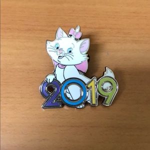 New Marie Authentic Disney pins